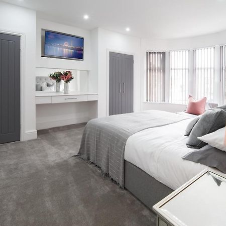 Large, Modern Family Home With Hot Tub Blackpool Kültér fotó
