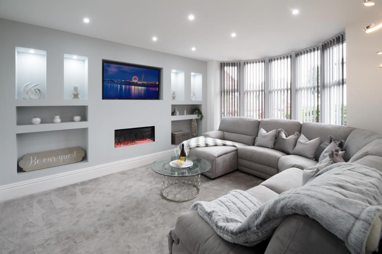Large, Modern Family Home With Hot Tub Blackpool Kültér fotó